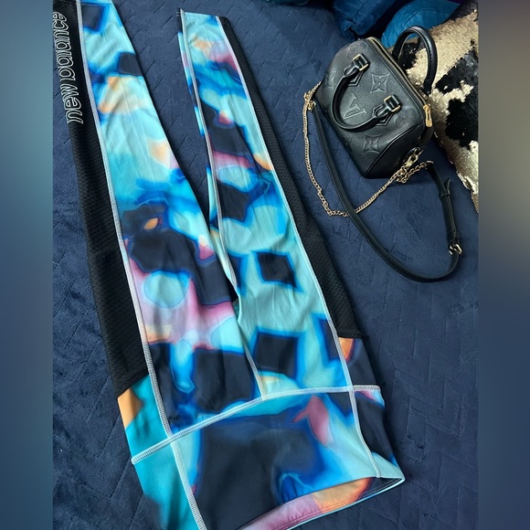 AMAZING NEW BALANCE WORKOUT PANTS (like new) - Picture 9 of 10